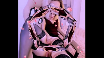 Hot pussy playing with big dildo and squirting