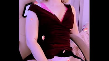 Hot pussy playing with big dildo and squirting