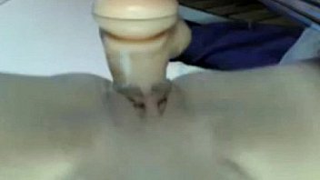 Flexible tattooed blonde slut enjoys bouncing on the dildo