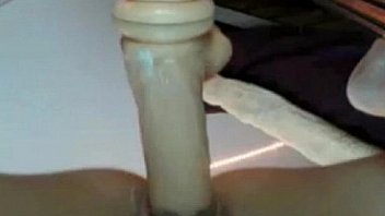 Flexible tattooed blonde slut enjoys bouncing on the dildo