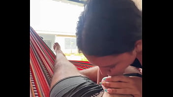 Colombiana Cachonda Le Saca El Pene A Su Novio En La Calle Y Se Lo Mama thumbnail
