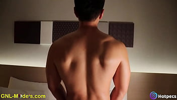 Muscle Amateur Guys Gets Pecs Worship thumbnail