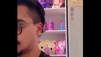 Esperando ela fazer o decalque