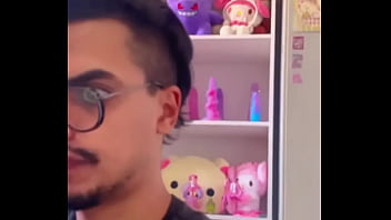 Esperando ela fazer o decalque