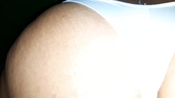 De ladito y caliente