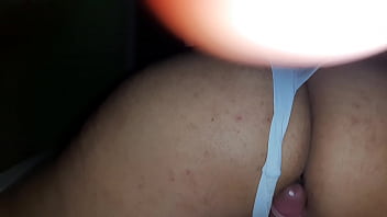 De ladito y caliente