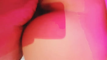 Jovencita se deja coger en cuatro y el novio trabajando