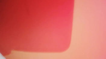 Jovencita se deja coger en cuatro y el novio trabajando