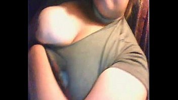 Manoseandose las tetas