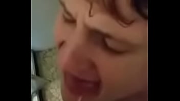 Gemendo Com O Mijo Do Parceiro Piss thumbnail