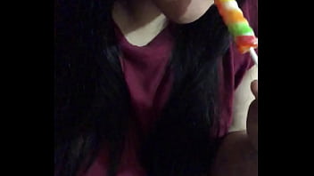 Putita Lamiendo Chupetin thumbnail