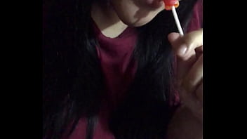 Putita lamiendo chupetin Putita lamiendo chupetin