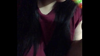 Putita lamiendo chupetin