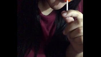 Putita lamiendo chupetin