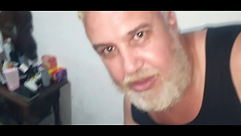 Doido para fuder a carne nova do pedaço