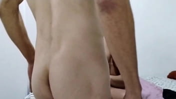 Passei a rola na sarah rosa e dei leitada na boca da safada