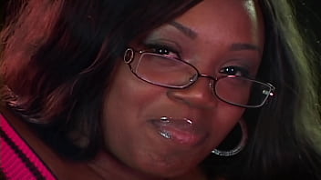 Honey rim sexy nerd eats a sweet ass and takes a creamy facial