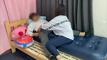 同棲部屋作る為に彼女とベットを設置していたらお互いにシたくなってその場でキスした後に、、