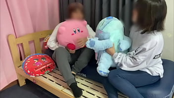 同棲部屋作る為に彼女とベットを設置していたらお互いにシたくなってその場でキスした後に、、