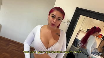 Depois do banho milf ruiva recebe creme no rosto e sai pra correr toda gozada completo