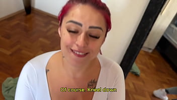 Depois do banho milf ruiva recebe creme no rosto e sai pra correr toda gozada completo