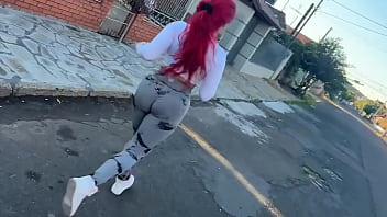 Depois do banho milf ruiva recebe creme no rosto e sai pra correr toda gozada completo