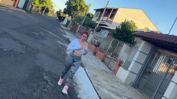 Depois do banho milf ruiva recebe creme no rosto e sai pra correr toda gozada completo