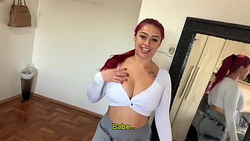 Depois do banho milf ruiva recebe creme no rosto e sai pra correr toda gozada completo