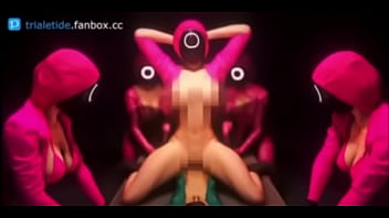 Guardias de el juego del calamar tetonas cogen a jugador sumiso en mesa de metal