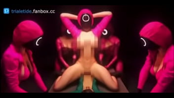 Guardias de el juego del calamar tetonas cogen a jugador sumiso en mesa de metal