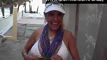 Hot Girls In A Wet Shirt Contest thumbnail