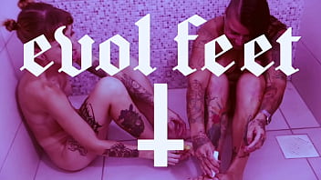 Devour my creamy toes like a delicious ice cream