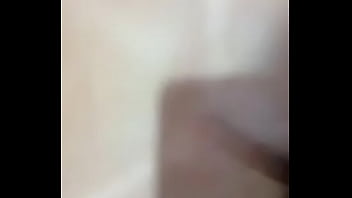 Socando a piroca na amiguinha