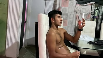 Le ordeño las tetas a esa rica puta