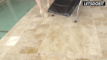 Teen babe vyvan hill squirts in wild anal sex