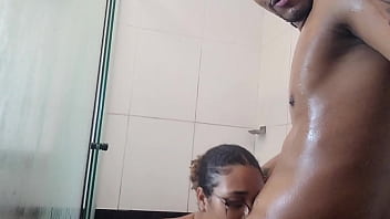 Entrei com minha amiga no banheiro e ficou toda leitada por dentro completo no ️red