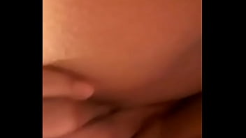 Amiga se corre en la ducha