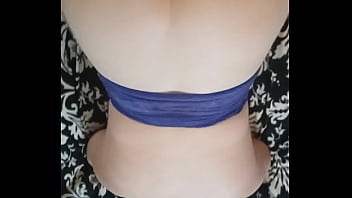 Amateur blonde loves pushing back