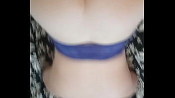 Amateur blonde loves pushing back