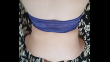 Amateur blonde loves pushing back