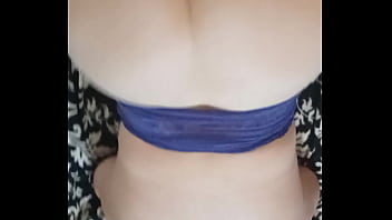 Amateur blonde loves pushing back