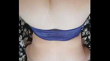 Amateur blonde loves pushing back