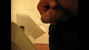 čůrání Na Veřejném Wc thumbnail