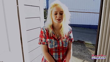 Blonde cutie annie archer rubs her twat with a sex toy and gives a bj