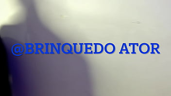 Ninfeta chama o rapaz que trabalha no prédio pra fazer um trabalho para ela e ela pagar ele com a bocetinha