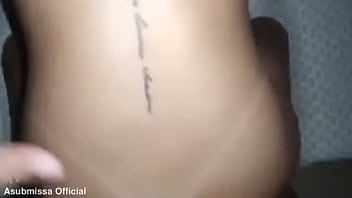 Eu empino bem meu rabo para esse dotado pra ele socar tudo no meu cu e ele tem que se controlar para não gozar porque eu quero mais e mais sempre