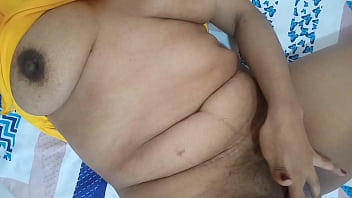 Sexy housewife just wants to insert her fingers into her wet pussy