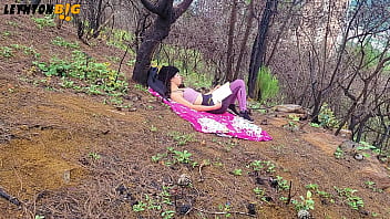 El espiritu del bosque se folla a una chica distraida