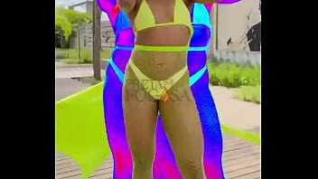 Ela adora mexer a bunda