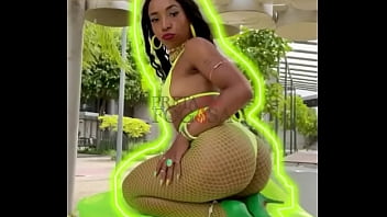 Ela adora mexer a bunda